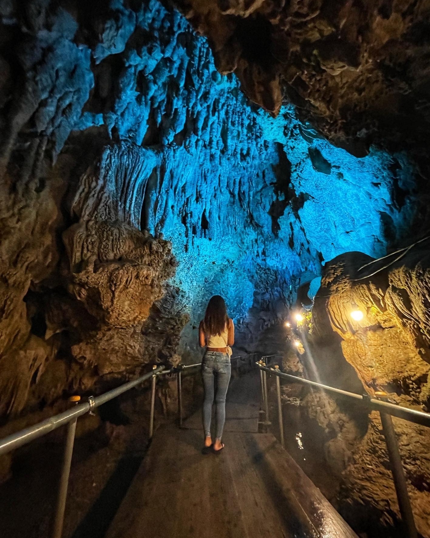 鍾乳石 CAVE OKINAWA】大自然が生み出す「神秘の鍾乳洞」 - うるマルシェ