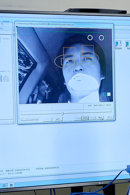ドライバーモニターを例にした、Eye TrackerⅡの作動イメージ
