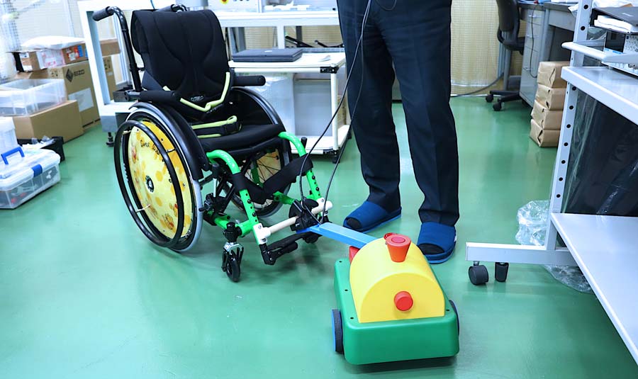 重度障がい児向け歩行器の電動化装置B-GO